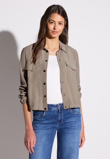 Блейзер с накладными карманами