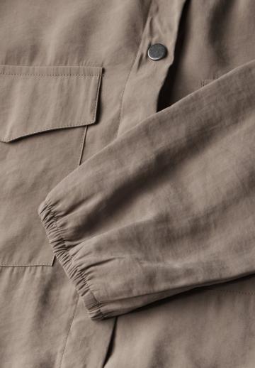 Блейзер с накладными карманами