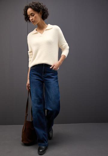 Пуловер с вырезом V