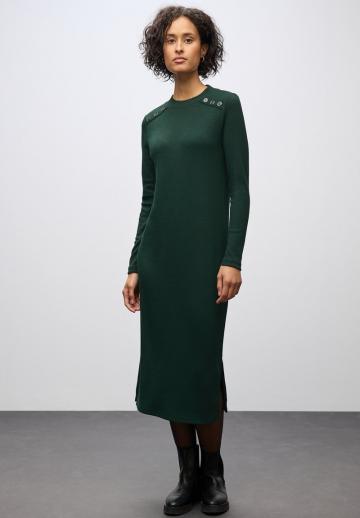 Вязаное платье