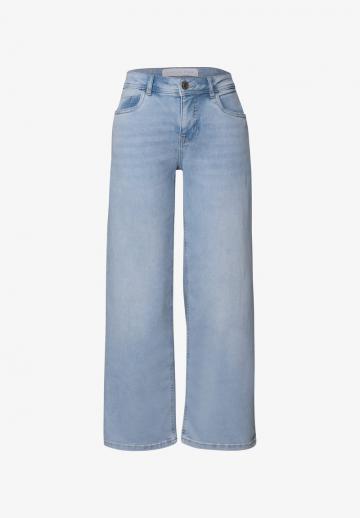 Клешеные джинсы