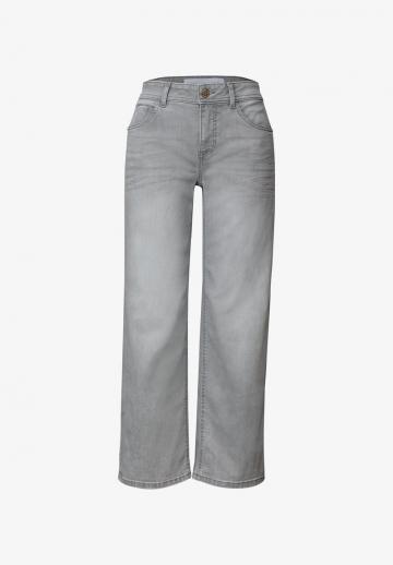 Короткие джинсы