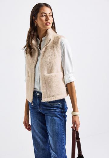 Пуховой жилет