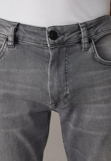 Узкие джинсы