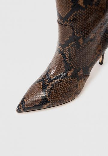 Высокие сапоги