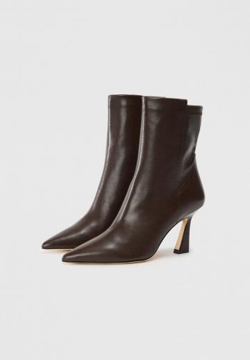 Высокие сапоги