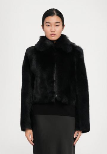 Короткая куртка