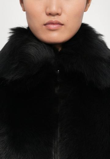 Короткая куртка