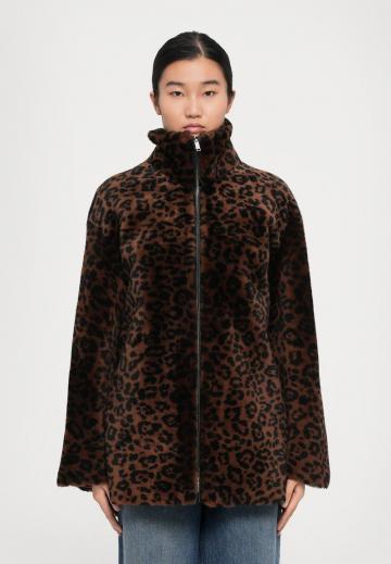 Пальто из искусственной кожи