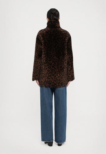 Пальто из искусственной кожи