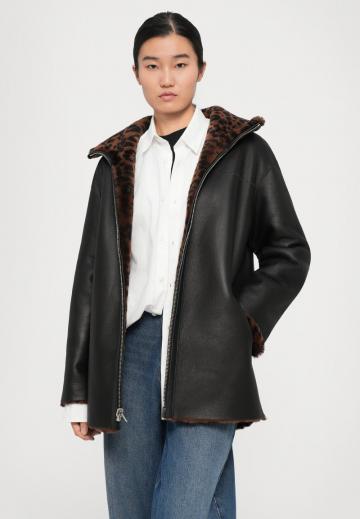 Пальто из искусственной кожи