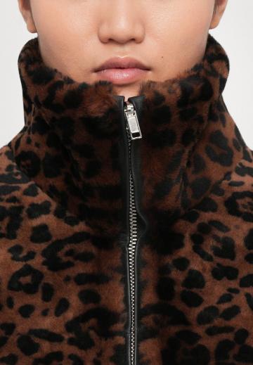 Пальто из искусственной кожи