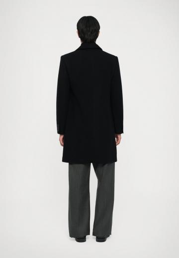 Короткое пальто