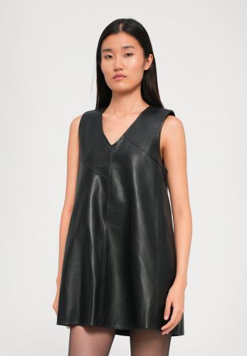 Платье футляр