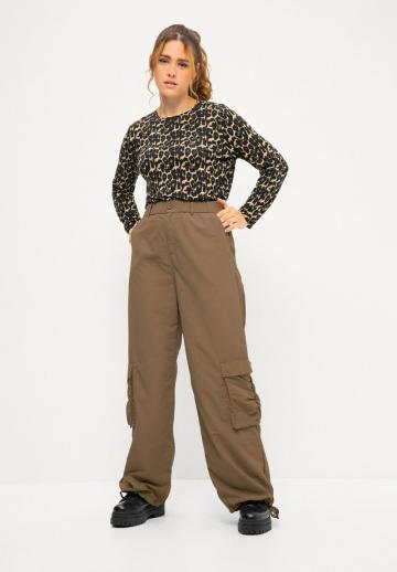 Брюки с накладными карманами