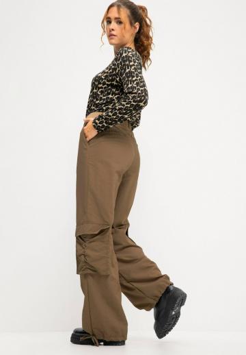 Брюки с накладными карманами