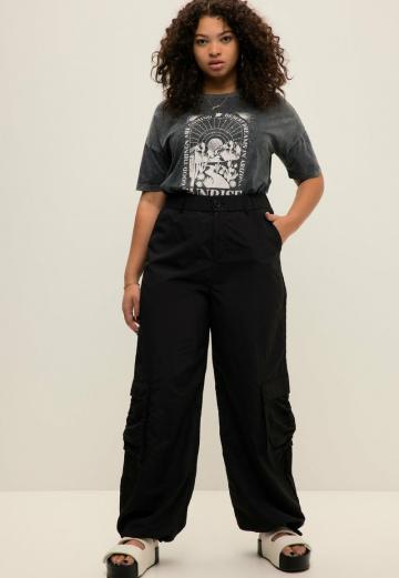 Брюки с накладными карманами