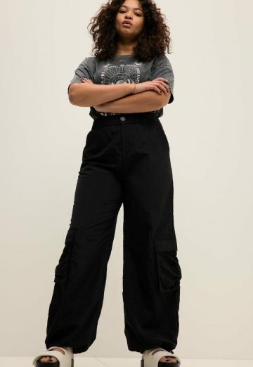 Брюки с накладными карманами