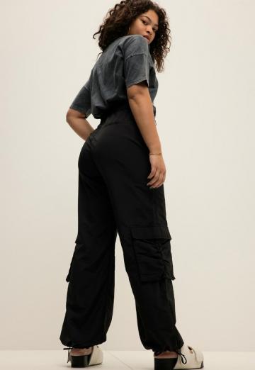 Брюки с накладными карманами