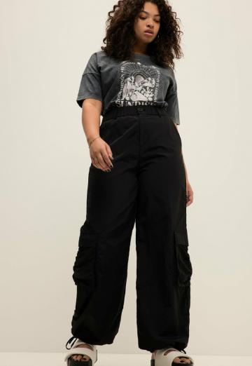 Брюки с накладными карманами