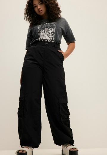 Брюки с накладными карманами