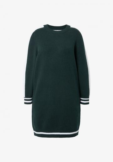 Вязаное платье