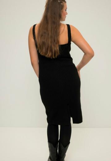 Вязаное платье