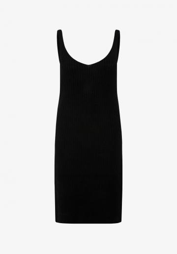 Вязаное платье