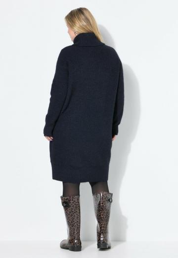 Вязаное платье