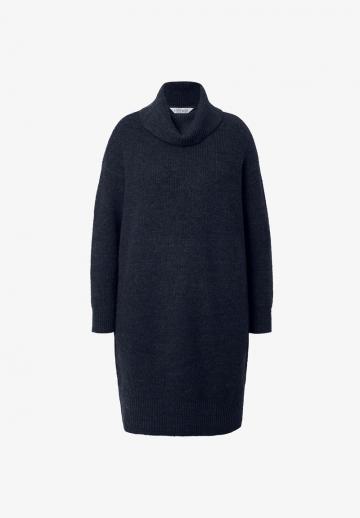 Вязаное платье