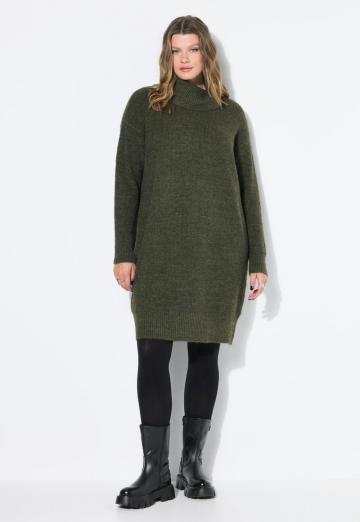 Вязаное платье