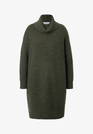 Вязаное платье