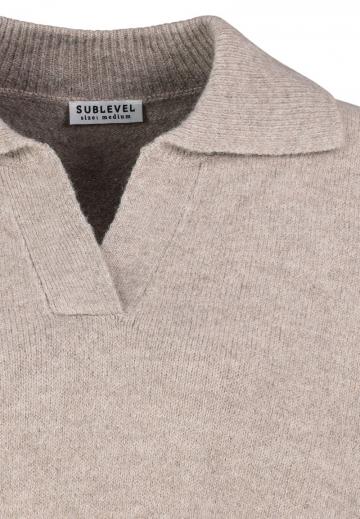 Пуловер с вырезом V