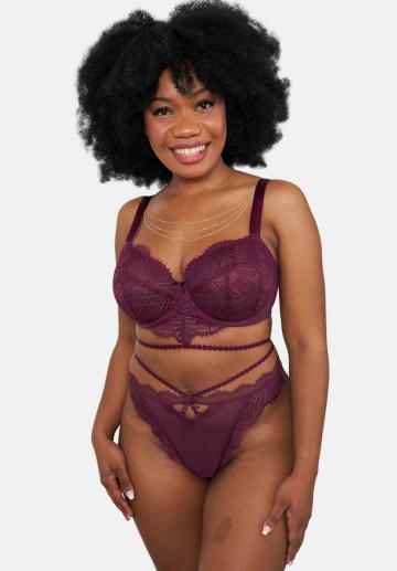 Трусы на бедрах