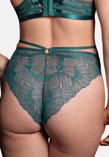 Трусы на бедрах