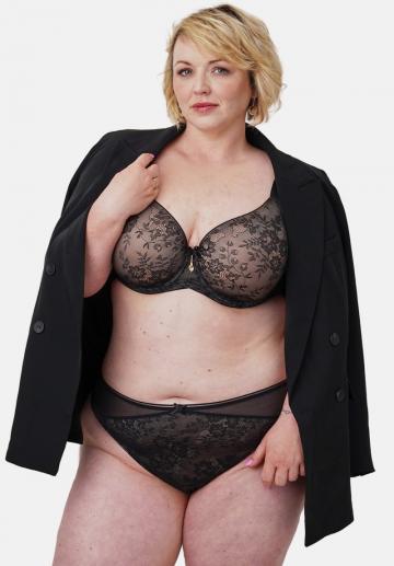 Трусы на бедрах