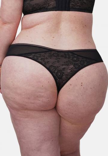 Трусы на бедрах