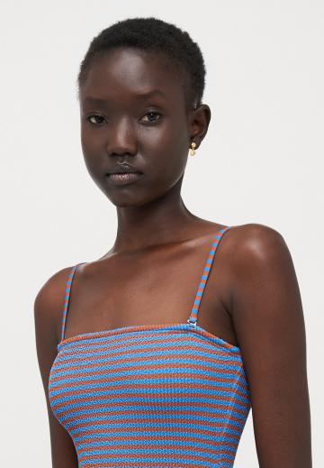 Слитный купальник