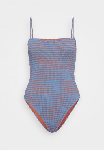 Слитный купальник