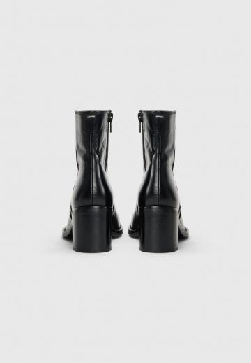 Высокие сапоги