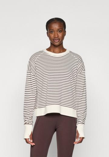 Спортивная толстовка