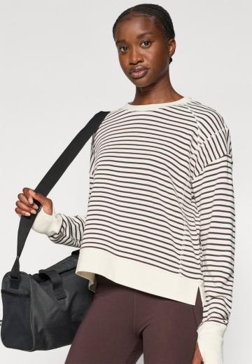 Спортивная толстовка