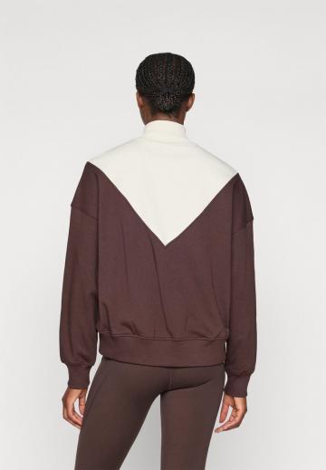 Спортивная толстовка