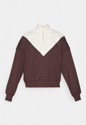 Спортивная толстовка