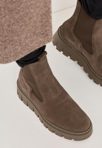 Сапожки на танкетке