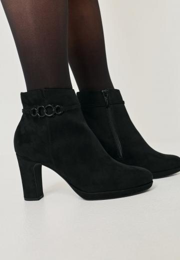 Полусапожки на высоком каблуке