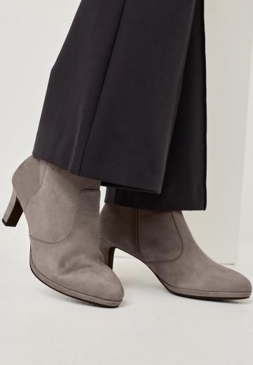 Полусапожки на высоком каблуке