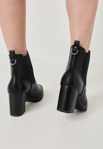 Полусапожки на высоком каблуке