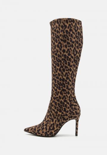 Высокие сапоги