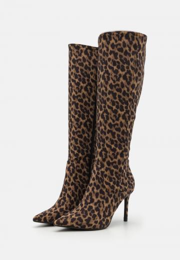 Высокие сапоги